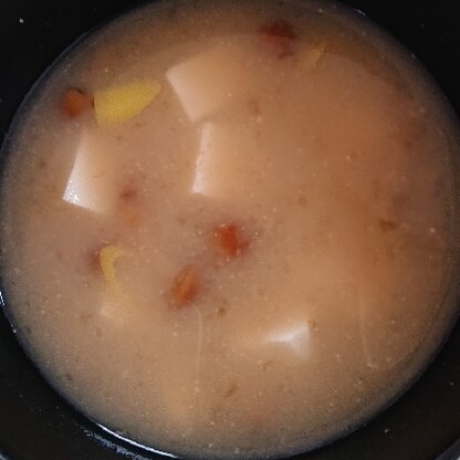 子供がなめこの味噌汁が食べたいと言うので作りました。美味しかったです。